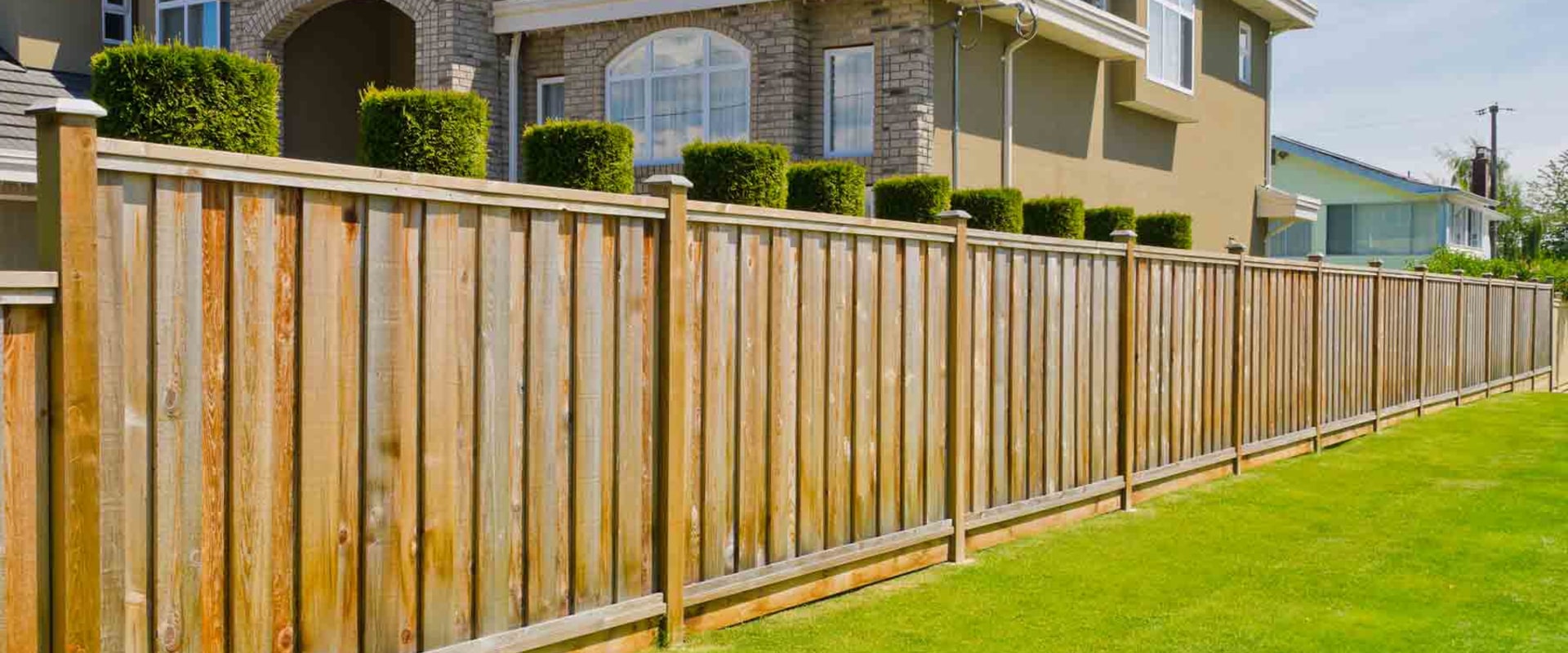 How much does it cost for 200 ft of fencing?